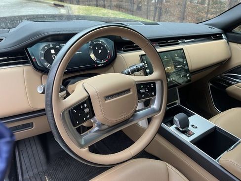 Used 2025 Land Rover Range Rover Long Wheelbase SE image 6