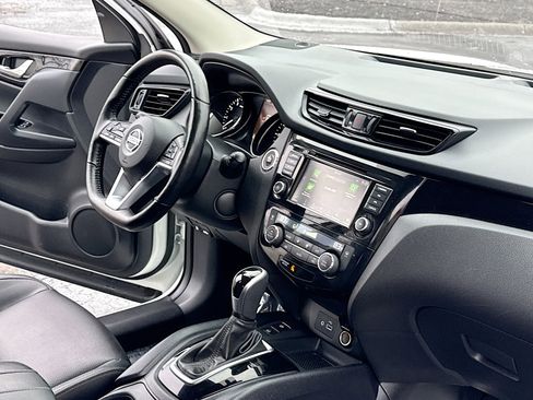 Used 2022 Nissan Rogue Sport SL image 5