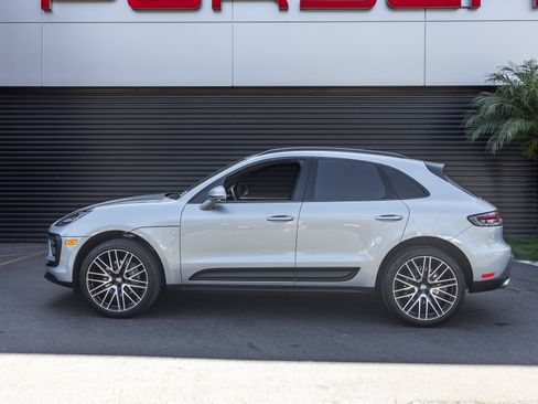 Certified 2024 Porsche Macan AWD/4WD image 2