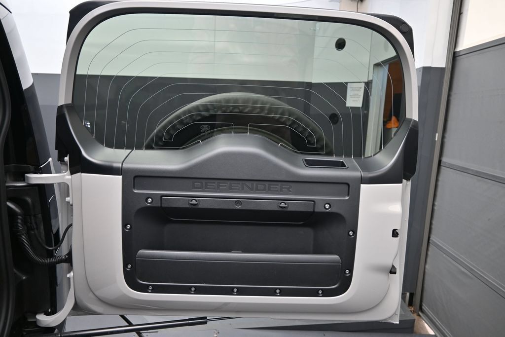 Used 2026 Land Rover Defender 110 X-Dynamic SE AWD/4WD image 16
