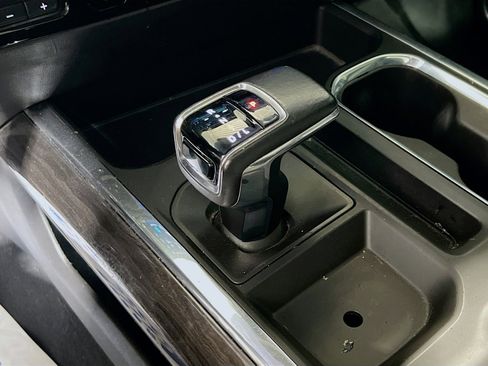 Used 2022 Chevrolet Silverado 1500 LTZ image 12