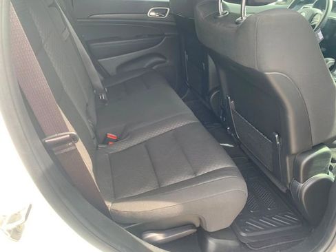 Used 2021 Jeep Grand Cherokee Laredo image 18