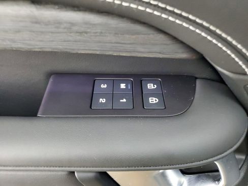 Used 2023 Land Rover Discovery Metropolitan Edition AWD/4WD image 21