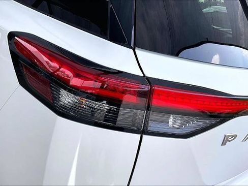 Certified 2022 Nissan Pathfinder SV FWD image 28