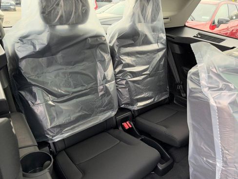 New 2025 Volvo XC90 T8 Plus w/ Protection Package Premier image 5