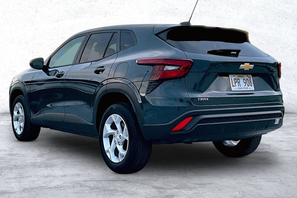 Used 2025 Chevrolet Trax LS w/ LS Convenience Package FWD image 12