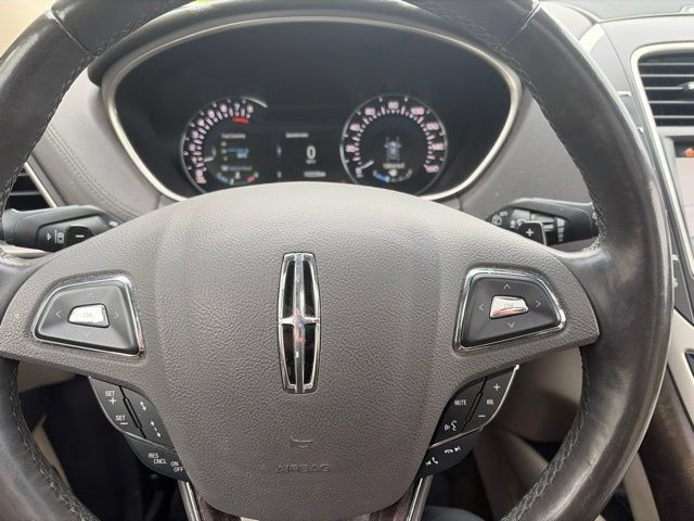 Used 2017 Lincoln MKX Reserve w/ Driver Assistance Package AWD/4WD image 18