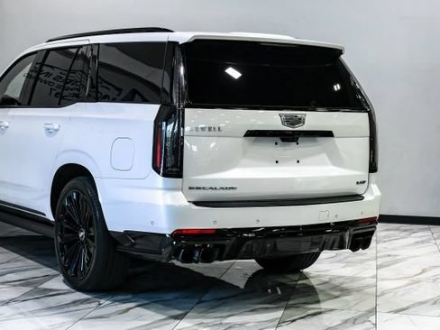 Used 2025 Cadillac Escalade V w/ LPO, Floor Liner Package AWD/4WD image 15