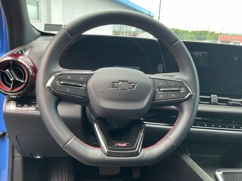 Used 2025 Chevrolet Equinox RS w/ Safety and Technology Package AWD/4WD image 3