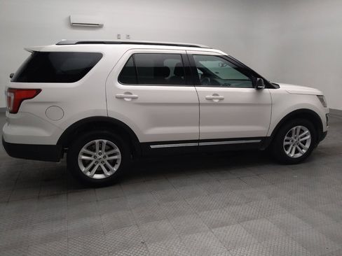 Used 2017 Ford Explorer XLT w/ Equipment Group 202A FWD image 10