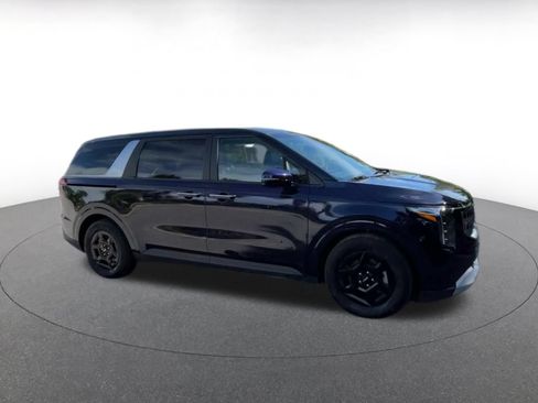 Used 2026 Kia Carnival FWD image 2