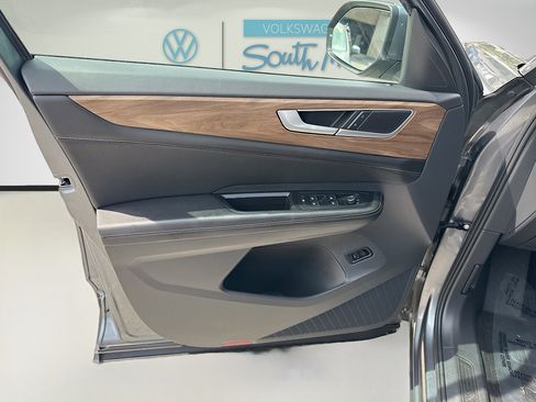 Certified 2024 Volkswagen Atlas SE w/ Panoramic Sunroof Package FWD image 19
