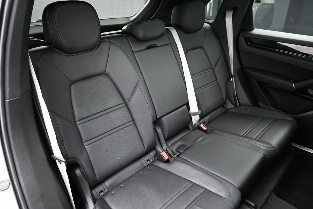 Certified 2023 Porsche Cayenne AWD/4WD image 27