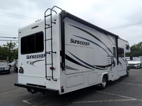 Used 2019 Chevrolet Express 4500 w/ RV Package image 6