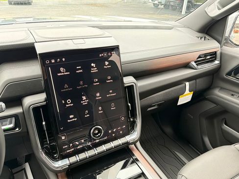 New 2026 GMC Yukon XL Denali w/ Denali Reserve Package image 16