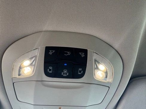 Used 2023 Chrysler Pacifica Touring-L FWD image 18