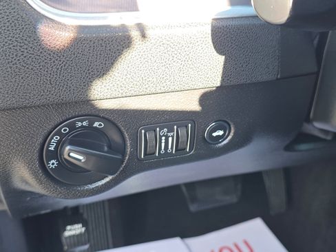 Used 2019 Dodge Charger SXT RWD image 16