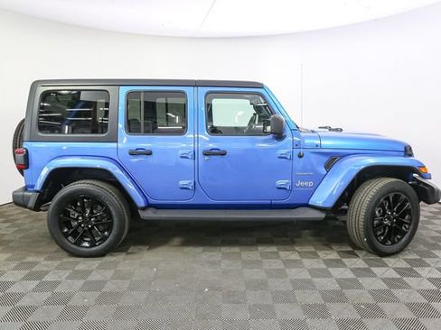 Used 2023 Jeep Wrangler Unlimited Sahara w/ Cold Weather Group AWD/4WD image 14