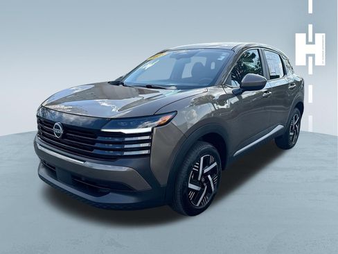 Used 2025 Nissan Kicks SV image 3