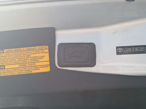 Used 2012 Toyota Highlander Limited w/ Tow Pkg FWD image 14