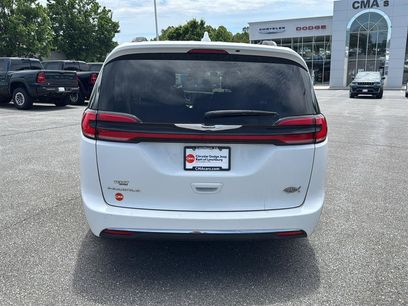Used 2022 Chrysler Pacifica Touring-L