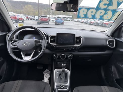 Used 2023 Hyundai Venue SEL w/ Cargo Package FWD image 17
