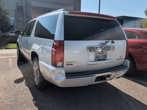 Used 2012 Cadillac Escalade ESV Luxury AWD/4WD image 2
