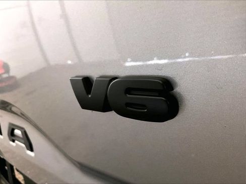 Used 2022 Toyota Tacoma SR AWD/4WD image 13