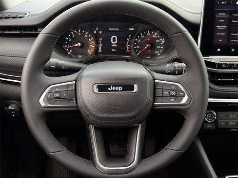 New 2026 Jeep Compass Latitude image 12