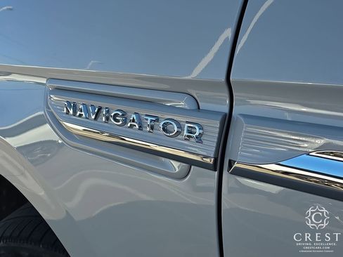 Used 2023 Lincoln Navigator Reserve image 7