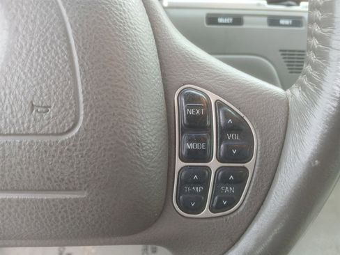 Used 2003 Lincoln Town Car Signature image 46