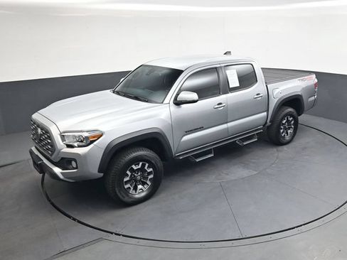 Used 2023 Toyota Tacoma TRD Off-Road w/ Black Out Package (TMS) AWD/4WD image 29