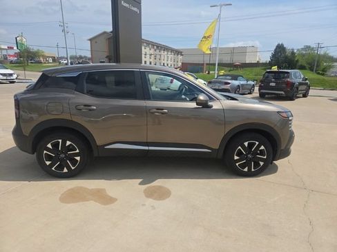 Used 2025 Nissan Kicks SV AWD/4WD image 11