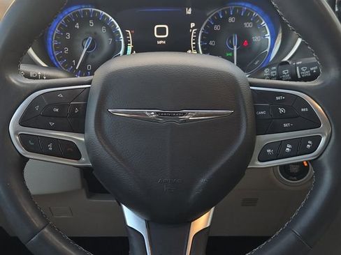 Used 2023 Chrysler Pacifica Touring-L FWD image 26