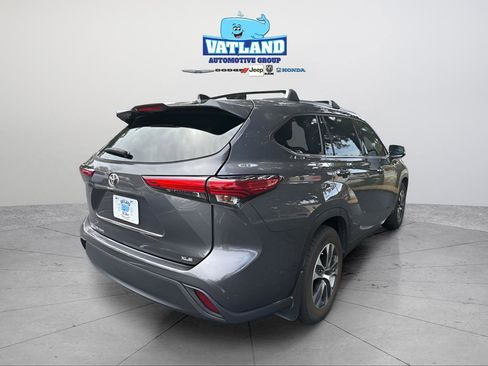 Used 2020 Toyota Highlander XLE FWD image 5