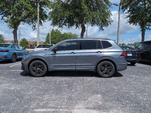 Used 2024 Volkswagen Tiguan SE R-Line FWD image 3