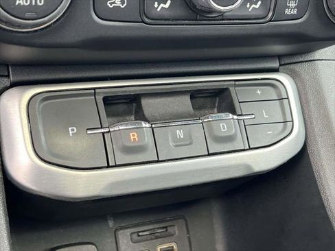 Used 2022 GMC Acadia SLT AWD/4WD image 32