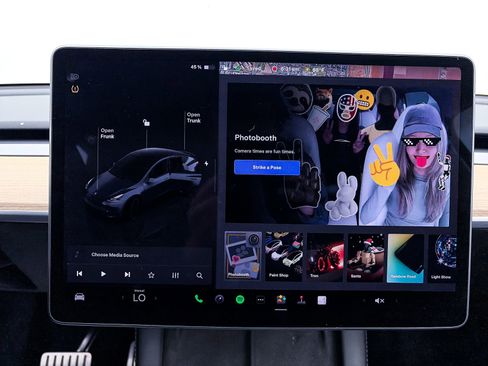 Used 2023 Tesla Model Y Performance image 19