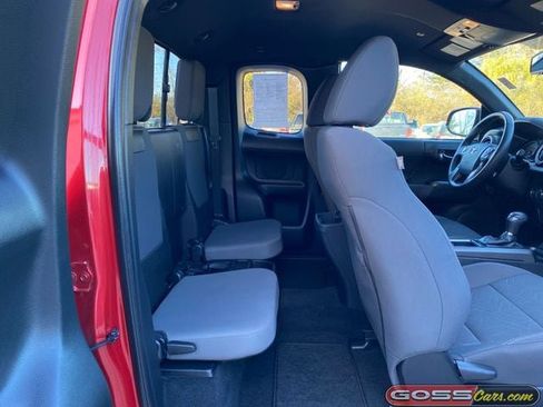 Used 2019 Toyota Tacoma TRD Sport image 6