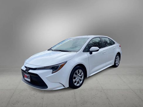 Used 2024 Toyota Corolla LE image 1