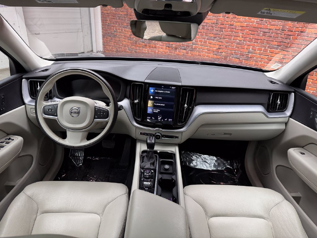 Used 2020 Volvo XC60 T5 Momentum AWD/4WD image 13