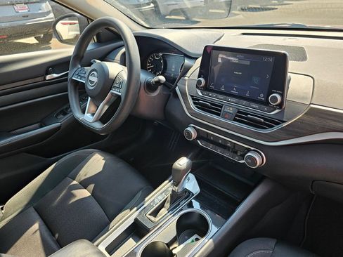 Used 2024 Nissan Altima 2.5 SV FWD image 10