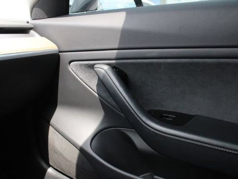 Used 2018 Tesla Model 3 Long Range RWD image 19