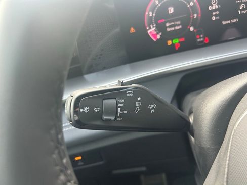 New 2026 Volkswagen Tiguan SE R-Line FWD image 24