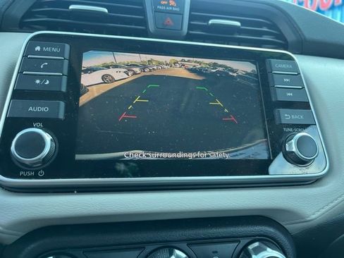 Used 2022 Nissan Versa SV image 16