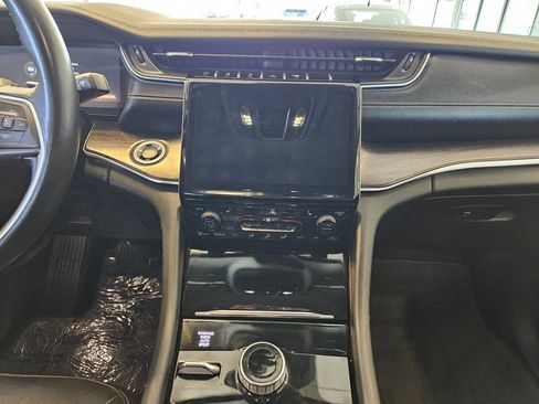 Used 2022 Jeep Grand Cherokee L Limited AWD/4WD image 18