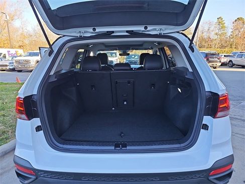 Used 2024 Volkswagen Taos SE image 12