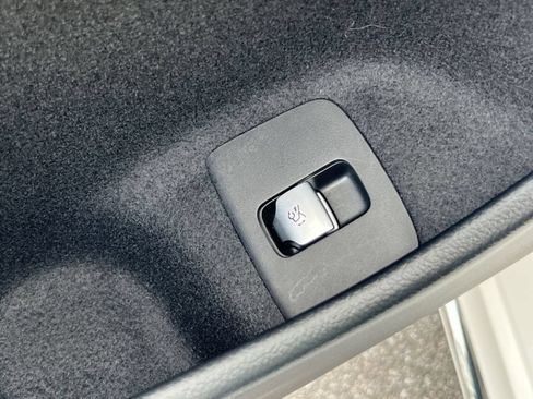 Used 2025 Mercedes-Benz E 450 4MATIC Sedan image 33
