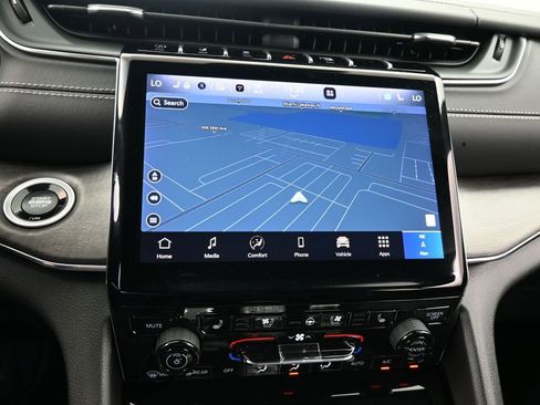 Used 2024 Jeep Grand Cherokee Overland w/ Luxury Tech Group IV image 20