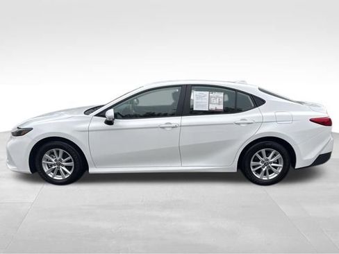 Used 2025 Toyota Camry LE AWD/4WD image 2